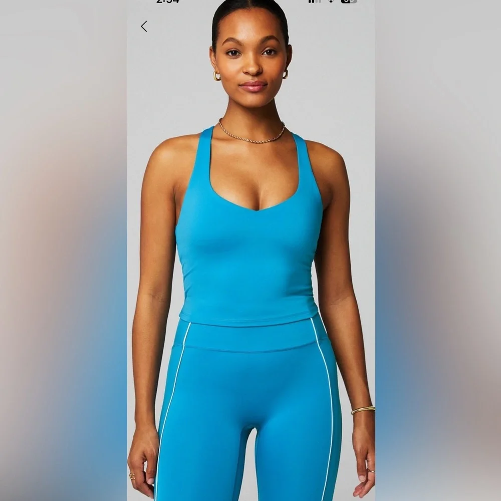 🔥Fabletics built in tank cropped - Picture 4 of 7